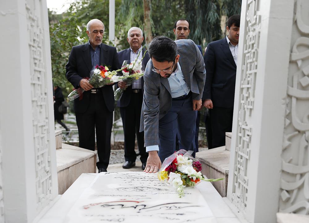 بازدید آذری جهرمی از دانشگاه امیرکبیر