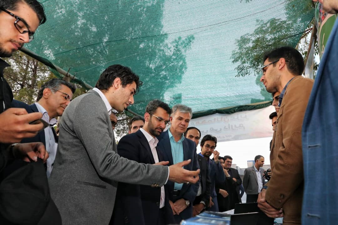 بازدید آذری جهرمی از مرکز رشد فناوری گناباد
