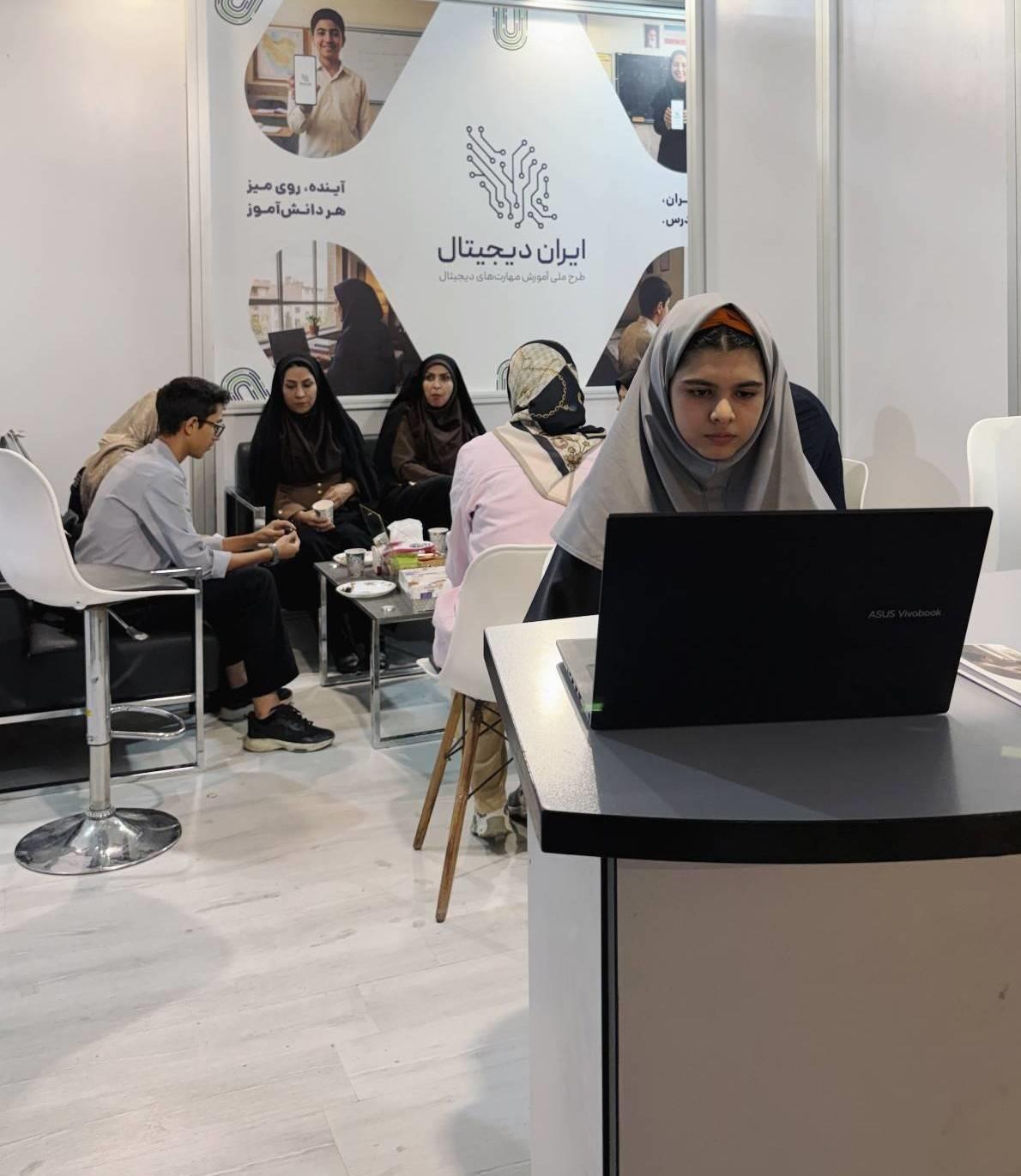 ارائه پروژه‌های دانش‌آموزان ایران دیجیتال در نمایشگاه الکامپ 29